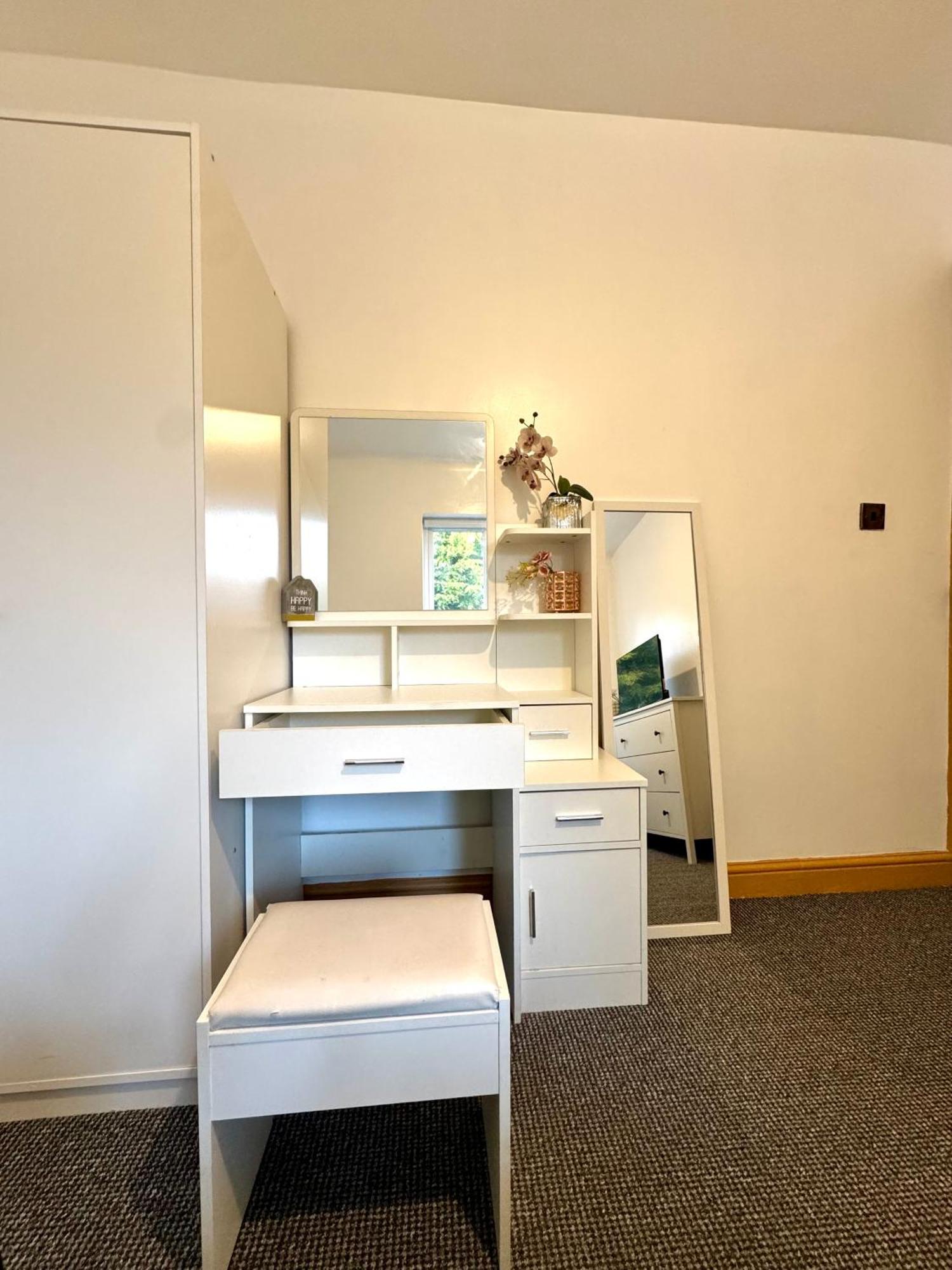 Апартаменти Contractor Haven- 3Bdr Crew House, Free Parking, Fast Wifi & Private Garden Ноттінгем Екстер'єр фото
